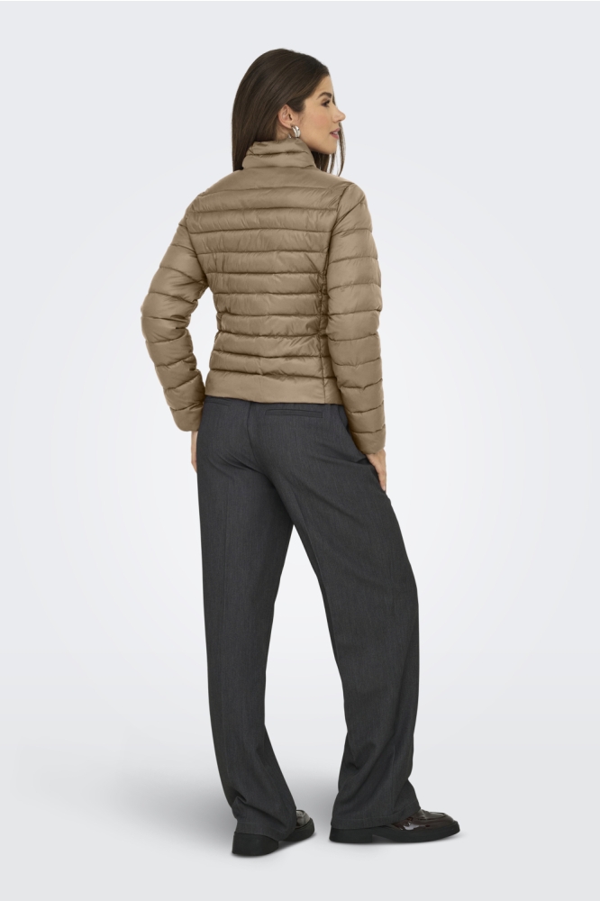 ONLTAHIA LW QUILTED JACKET OTW NOOS 15351967 COCOA CREME